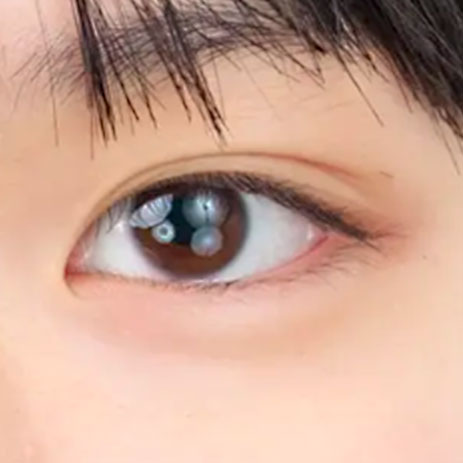 黒目に最低2つ以上のキャッチアイを入れています